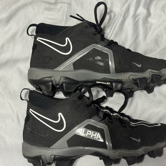 Nike Alpha Youth Baseball Cleats  Size US 4Y Black White - Picture 2 of 3